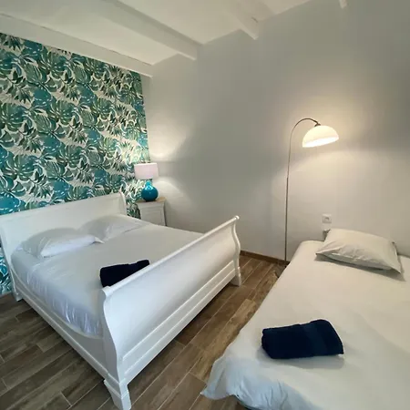 Holiday home Les Coques Bleues *